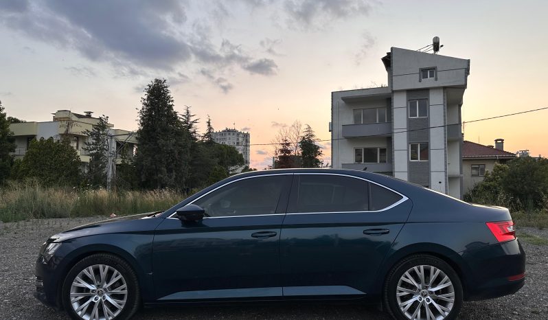 
								HATASIZ BOYASIZ TRAMERSIZ 2020 MODEL MAKYAJLI SKODA SUPERB full									